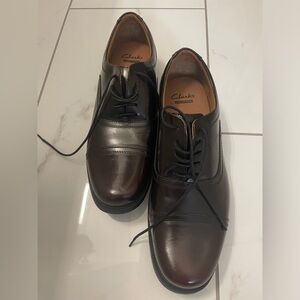 New !! Clarks Collection Men's Brown Leather Shoe Lace Up Oxblood Embossed 👞 ✨